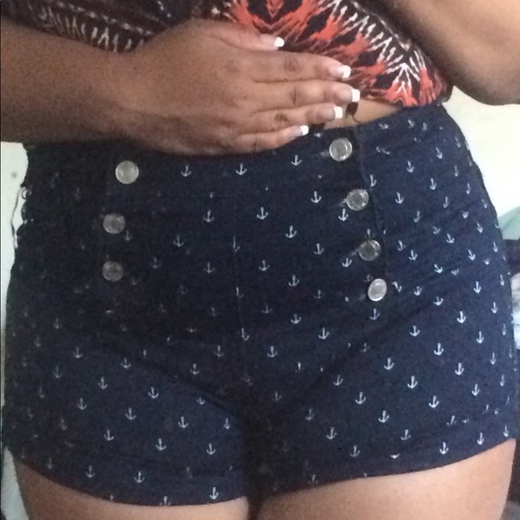 Shorts - Picture 3 of 3